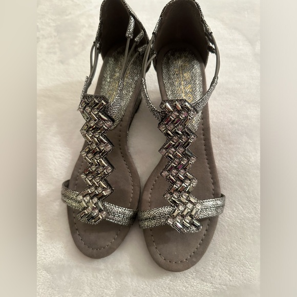New York Transit silver rhinestone 7.5W wedge heel sandals - Picture 3 of 7